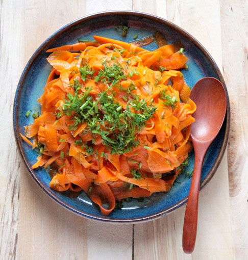 Carrot salad with Harissa dressing